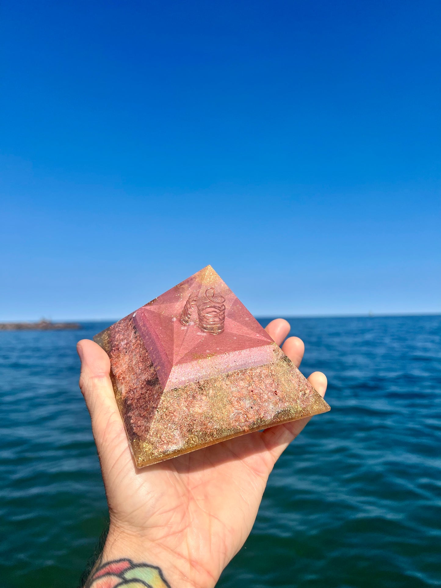 ELECTRIC OM Quartz Magic Mix Earth Frequency Orgone Giza 8-Side Pyramid with Heart Chakra Balancing Minerals