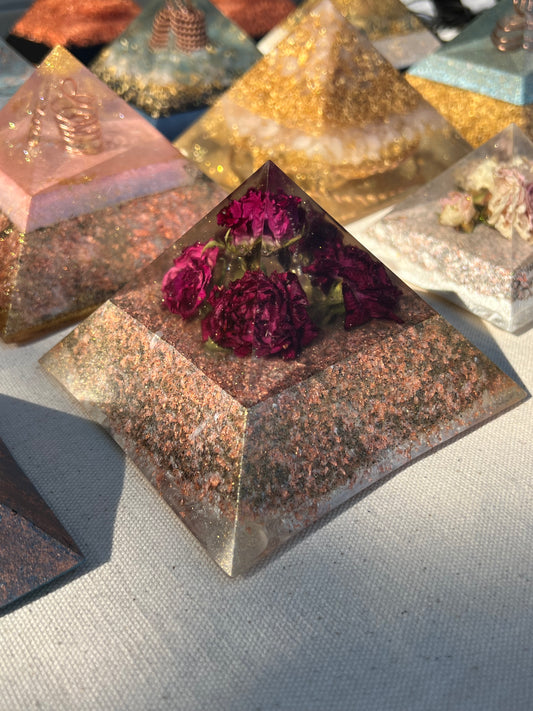 AMORE ROSE. Copper Quartz Magic Mix Orgone. Giza Pyramid Energy. Crown Chakra Minerals. EMF Protection. Deep Sleep Raise Frequency