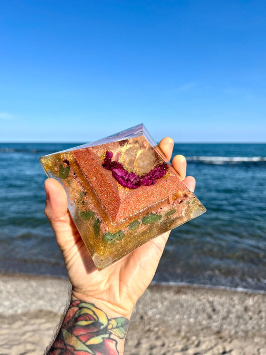 MAGENTA HARMONY Quartz Magic Mix Earth Frequency Orgone Giza 8-Side Pyramid with Heart Chakra Balancing Minerals