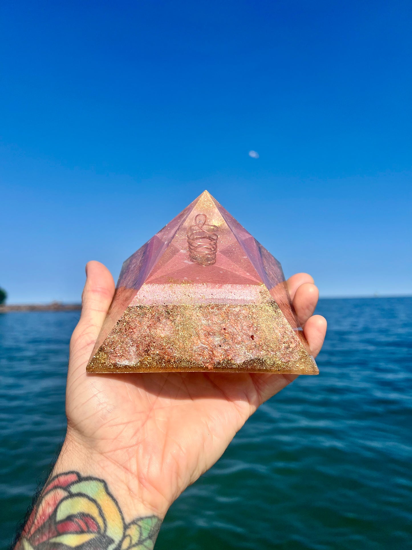 ELECTRIC OM Quartz Magic Mix Earth Frequency Orgone Giza 8-Side Pyramid with Heart Chakra Balancing Minerals