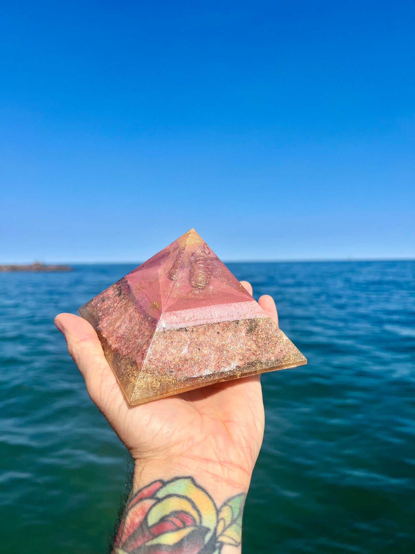 ELECTRIC OM Quartz Magic Mix Earth Frequency Orgone Giza 8-Side Pyramid with Heart Chakra Balancing Minerals