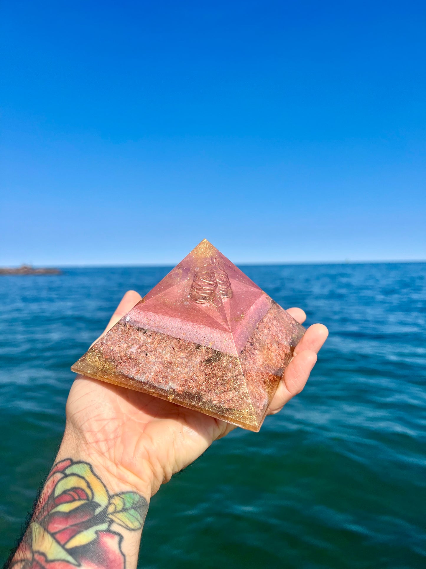 ELECTRIC OM Quartz Magic Mix Earth Frequency Orgone Giza 8-Side Pyramid with Heart Chakra Balancing Minerals