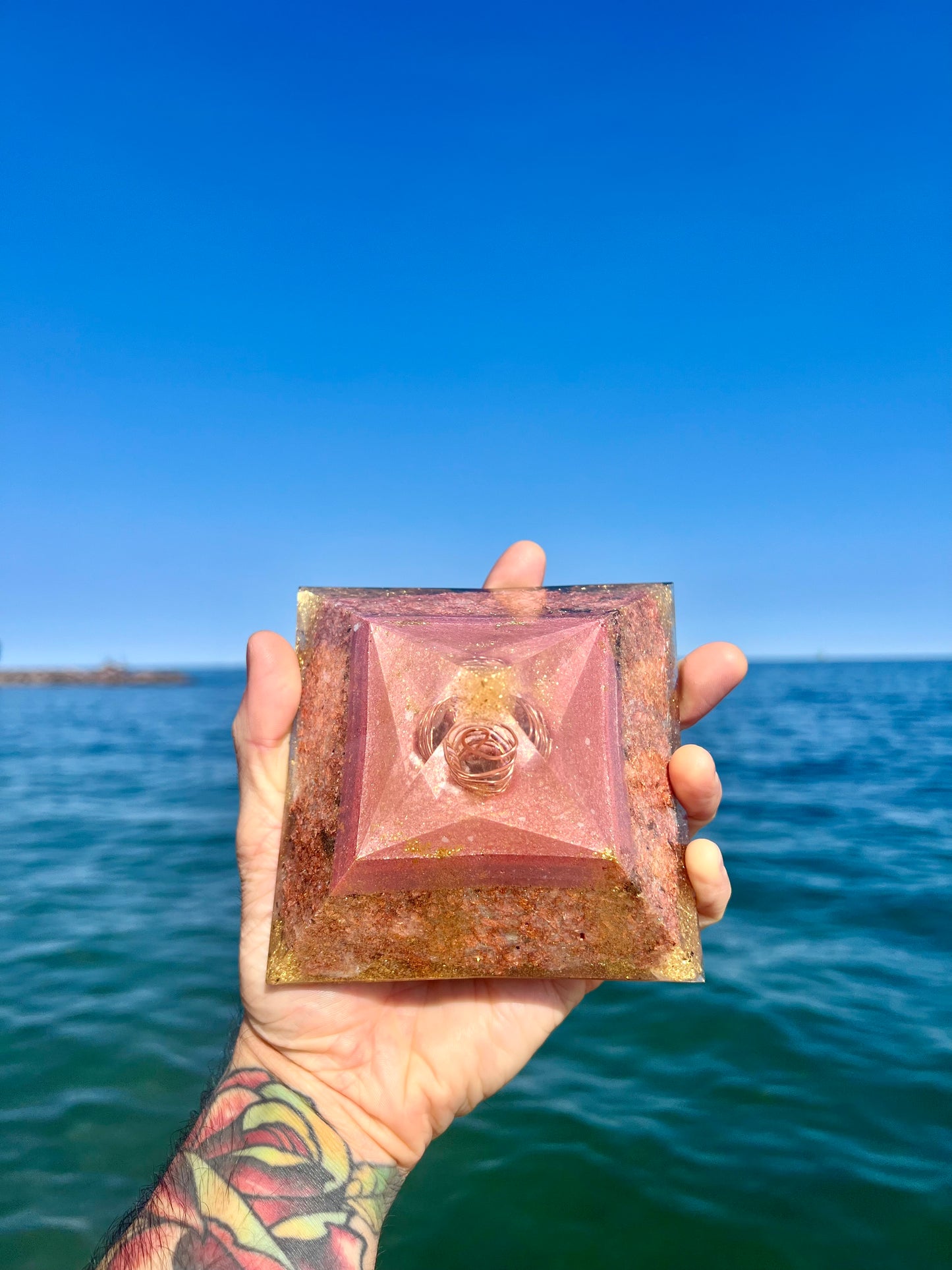 ELECTRIC OM Quartz Magic Mix Earth Frequency Orgone Giza 8-Side Pyramid with Heart Chakra Balancing Minerals