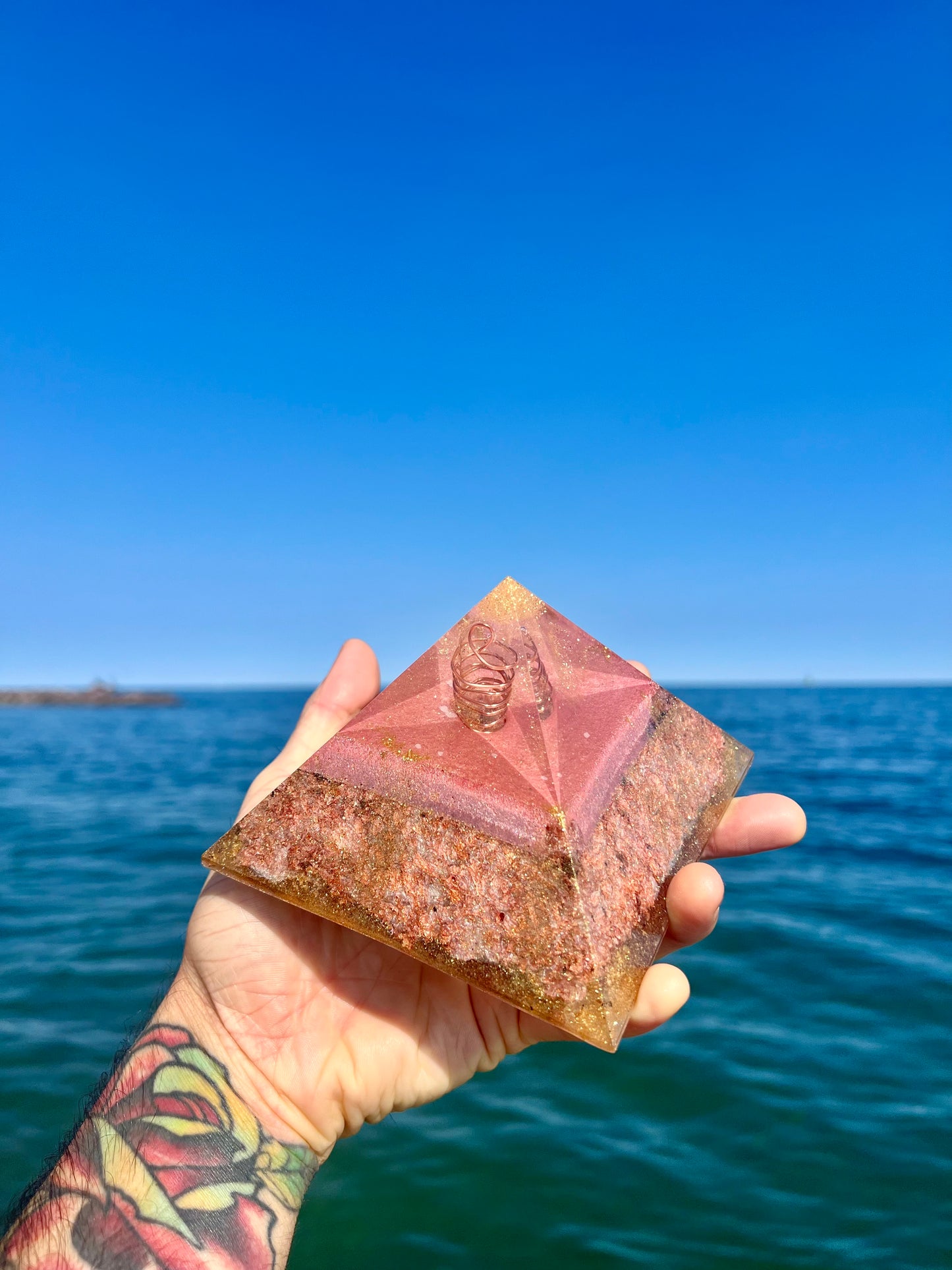 ELECTRIC OM Quartz Magic Mix Earth Frequency Orgone Giza 8-Side Pyramid with Heart Chakra Balancing Minerals